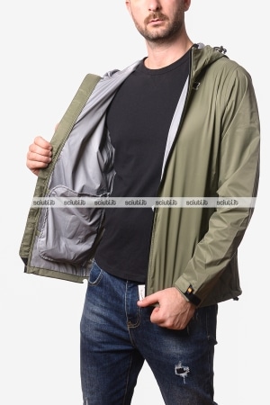 Giubbotto Kway uomo verde muschio ultaleggero Charmain Travel